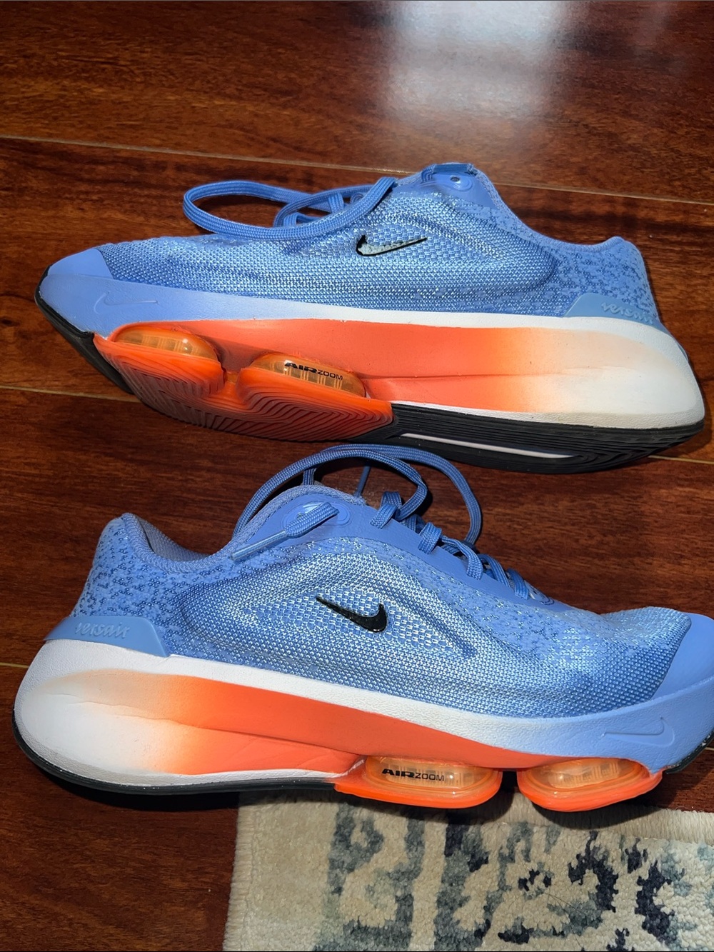Nike Women’s Versair Air zoom Blue Lace-Up Athletic Sneakers